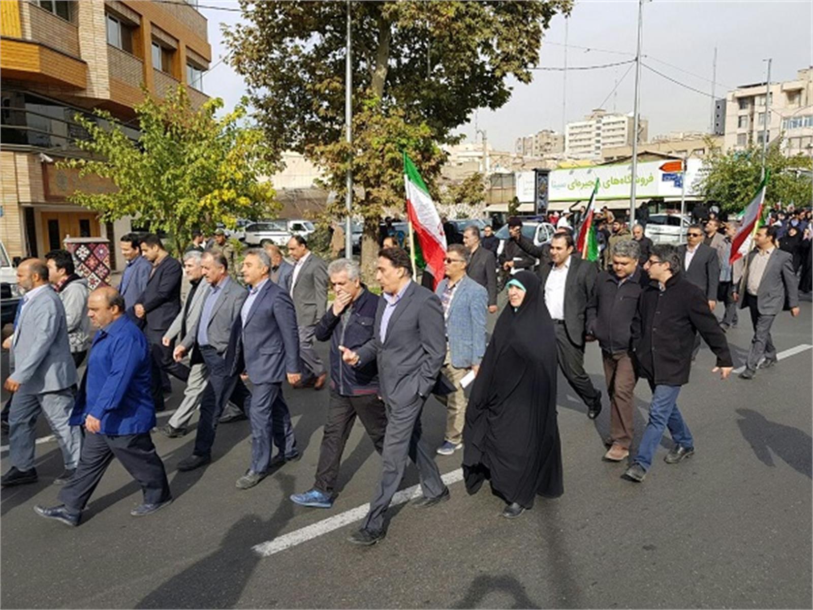 حضور کارکنان بنیاد مستضعفان در راهپیمایی ۱۳ آبان